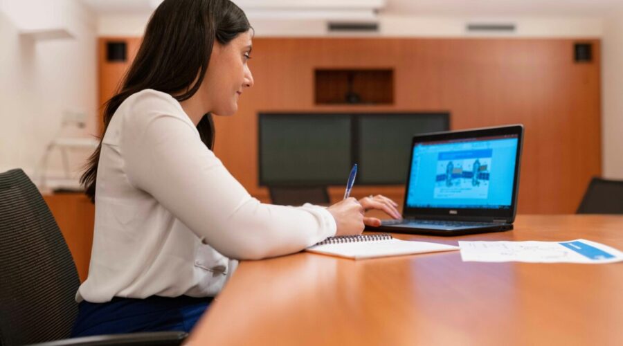 Assistante sociale à Paris